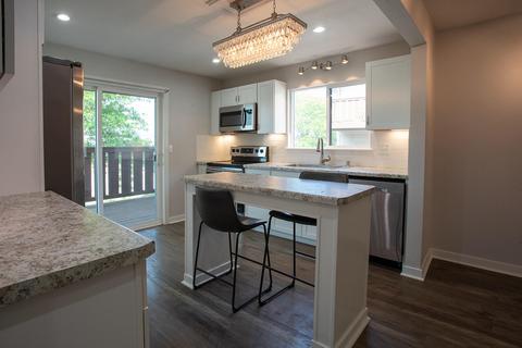 1334 Greenhedge #B4, Pewaukee, WI 53072