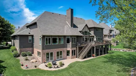 8614 S Country Clb, Franklin, WI 53132