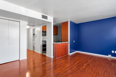 1707 N Prospect #2D, Milwaukee, WI 53202