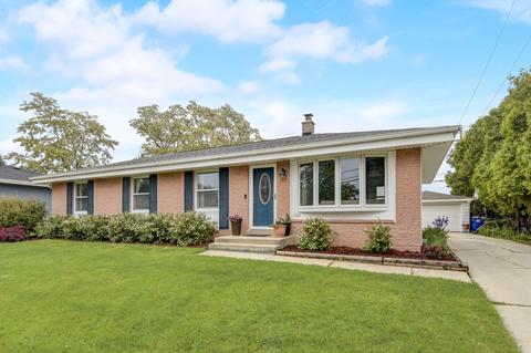 212 W Barry, Port Washington, WI 53074
