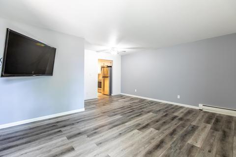 2906 14th #110, Kenosha, WI 53140