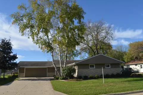 445 E Harvard, Oconomowoc, WI 53066