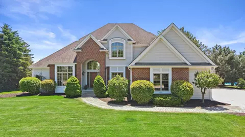 1271 Four Winds, Hartland, WI 53029