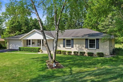 7425 N Braeburn, Glendale, WI 53209