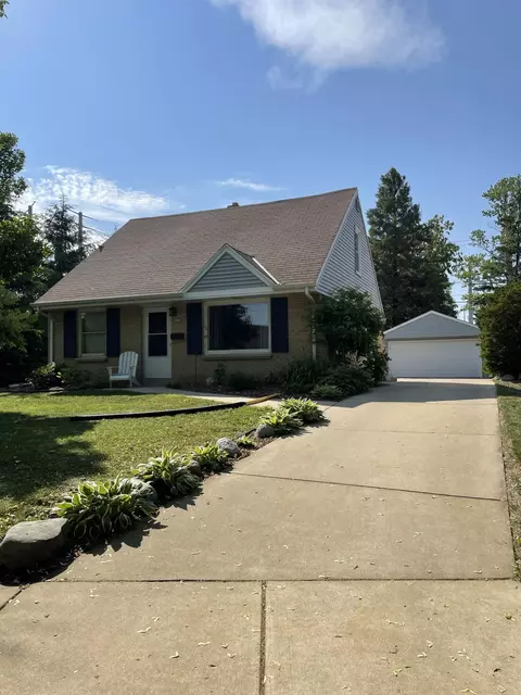 9364 W Dixon, Milwaukee, WI 53214