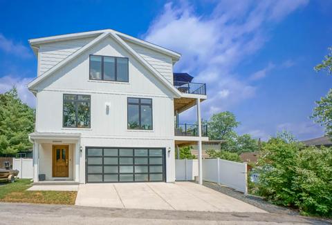 w298n2782 Locust, Delafield, WI 53072
