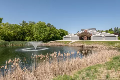 n17w26887 E Fieldhack #H, Pewaukee, WI 53072