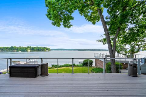 2713 Burries, Hartland, WI 53029