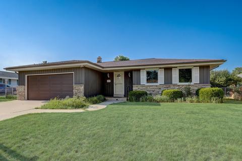 1414 W Clayton Crst, Milwaukee, WI 53221