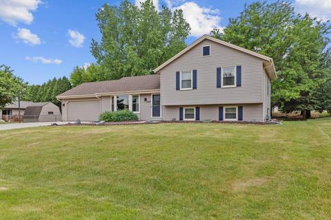 5507 Queens, Hartford, WI 53086