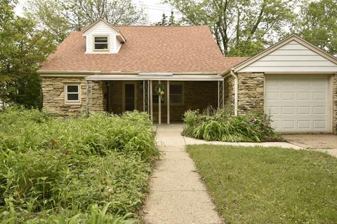 5706 N Dexter #5708, Glendale, WI 53209