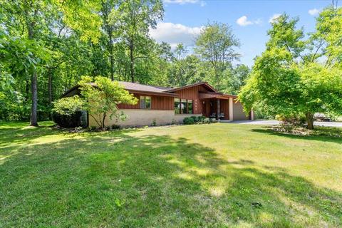 3985 W Woodward, Franklin, WI 53132
