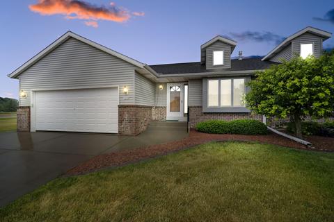 1675 White Tail, Hartford, WI 53027