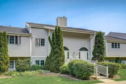 8368 S Tuckaway Shrs, Franklin, WI 53132