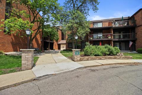 5200 S Tuckaway #308, Greenfield, WI 53221