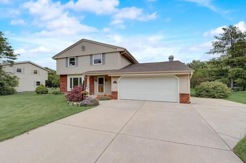 w184n8216 Tours, Menomonee Falls, WI 53051