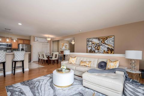 8541 S Stratford, Oak Creek, WI 53154