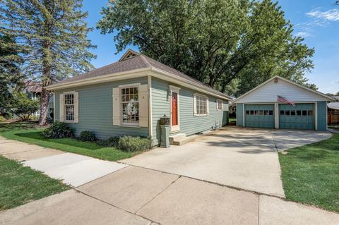 617 E Juneau, Oconomowoc, WI 53066