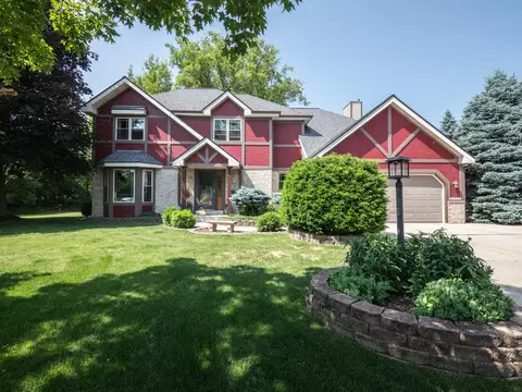 w241n5993 Goldencrest, Sussex, WI 53089