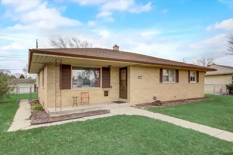 9033 W Grantosa, Milwaukee, WI 53225