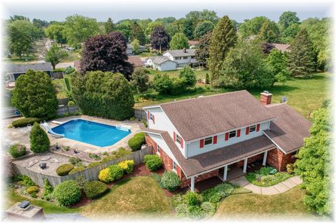 5625 College Pt, Racine, WI 53402