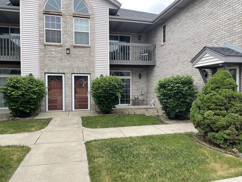 235 W Aspen #4, Oak Creek, WI 53154