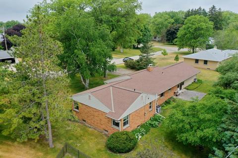 416 Vernon, Thiensville, WI 53092