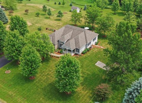 5285 Fox Holw, Hartford, WI 53027
