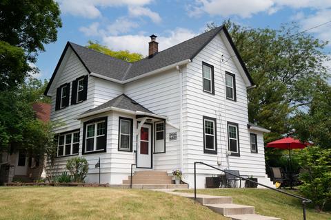 1350 S Elm Grv, Brookfield, WI 53005