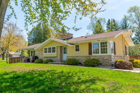 202 Sunset, Cedarburg, WI 53012