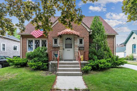 1332 S 20th, Manitowoc, WI 54220