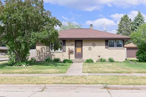 8056 15th, Kenosha, WI 53143