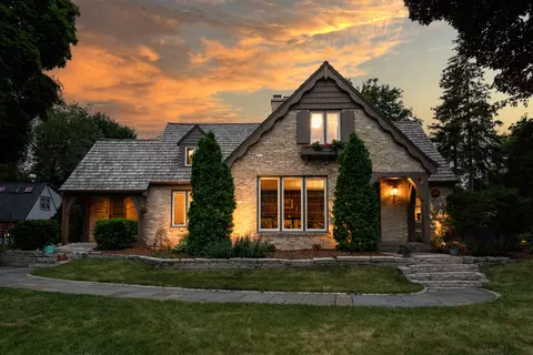 825 Brinsmere, Elm Grove, WI 53122