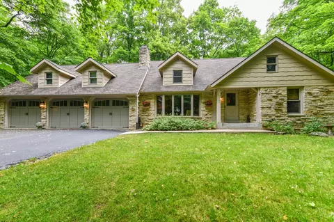 13380 Oak Hl, Brookfield, WI 53005