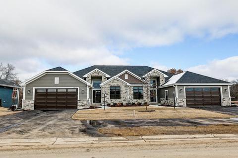 7906 W Stone Rdg #81-2, Lannon, WI 53046