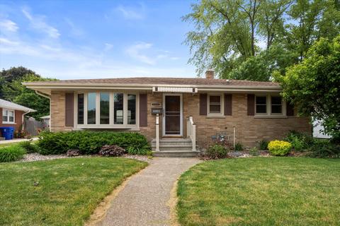 2541 80th, Kenosha, WI 53143