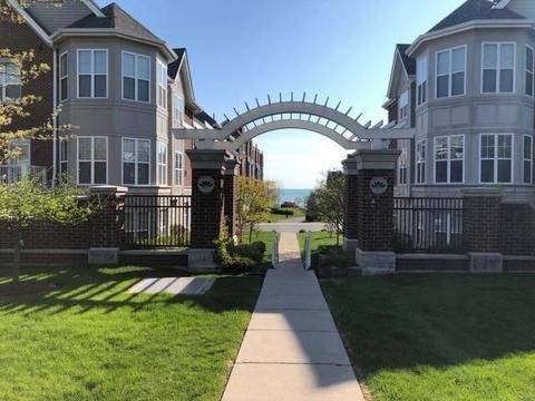 3860 S Lk #21, Saint Francis, WI 53235