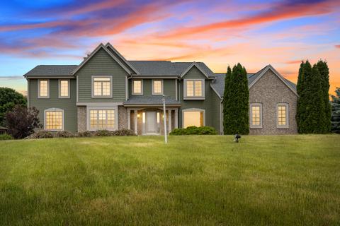 4736 S Blue Heron, West Bend, WI 53095