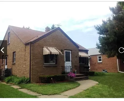 4577 S Howell, Milwaukee, WI 53207