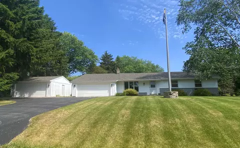 2560 Bobolink, Jackson, WI 53012