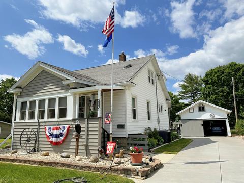 414 W Ct, Elkhorn, WI 53121