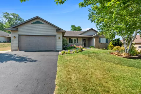 n8221 Pritchard Farm Road, Ixonia, WI 53036