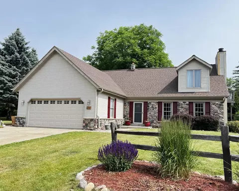875 Timberline, Oconomowoc, WI 53066