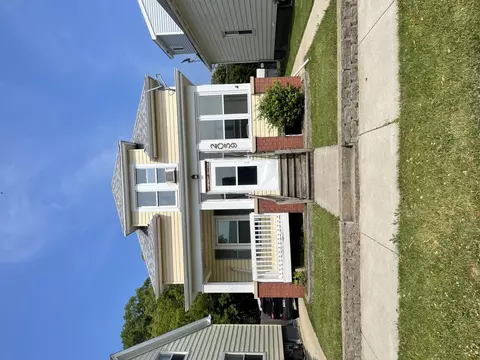 2059 Green, Racine, WI 53402