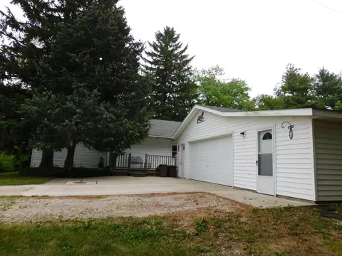8030 S S Pne, Burlington, WI 53105