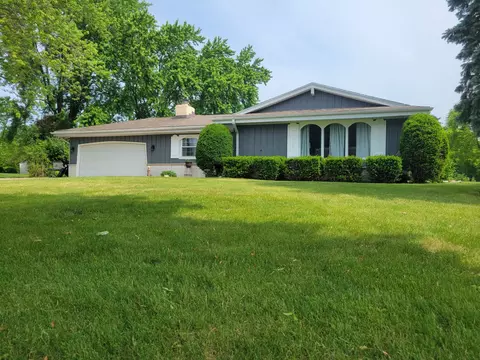 7815 Chapel Hl, Franklin, WI 53132