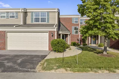 n16w26512 Golf Vw #F, Pewaukee, WI 53072