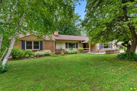 8211 N Poplar, Fox Point, WI 53217
