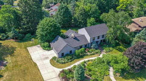 18265 Colline Vue, Brookfield, WI 53045