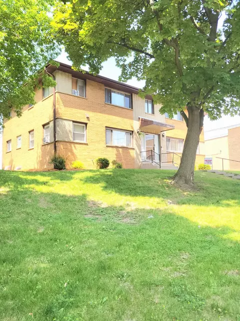 7120 W Moltke, Milwaukee, WI 53210
